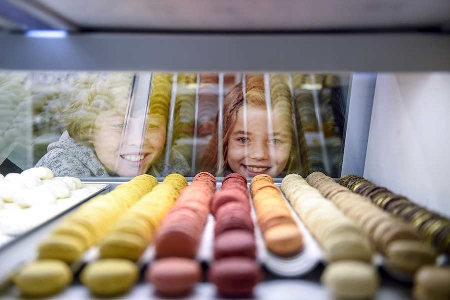 Kids looking at macaroons