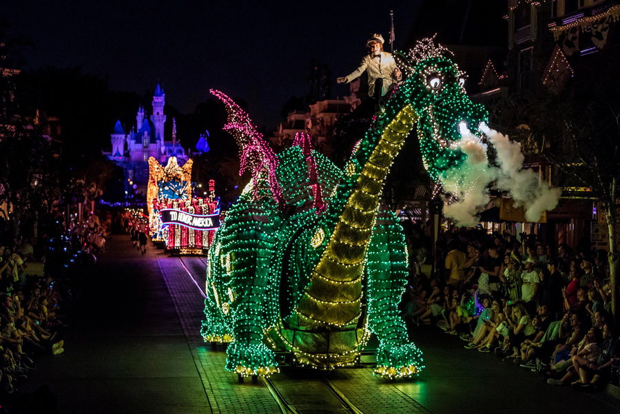 Main Street Electrical Parade”﻿