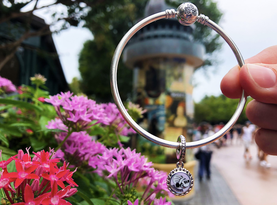 Passholder exclusive Pandora charm featuring Chef Mickey