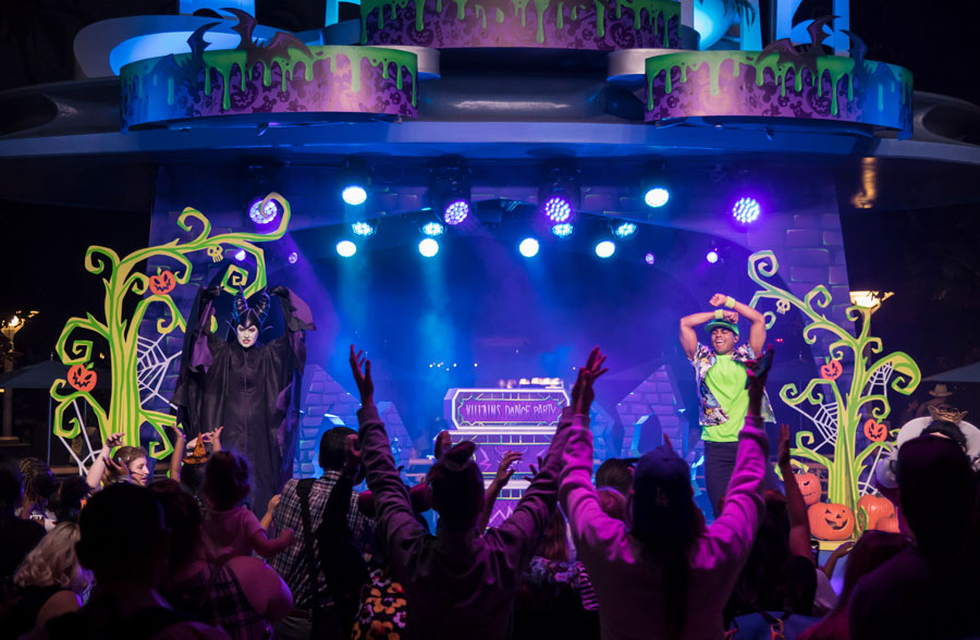 Villains Dance Party at the Tomorrowland Terrace in Disneyland park