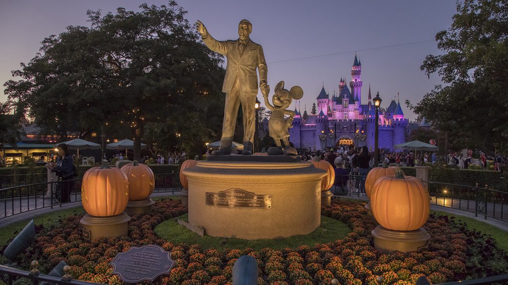 Partners Statue and Sleeping Beauty Castle at Disneyland park