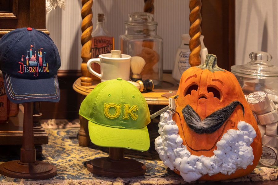 Pumpkin getting a shave in the shaving window near the Crystal Arcade entrace to the Emporium