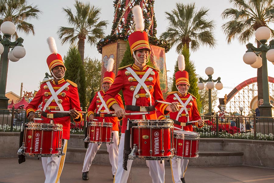 Holiday Toy Drummers