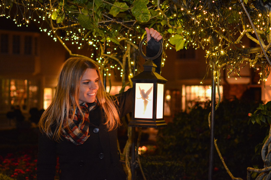 Disney PhotoPassTinker Bell lantern photo op in the UK pavilion at Epcot