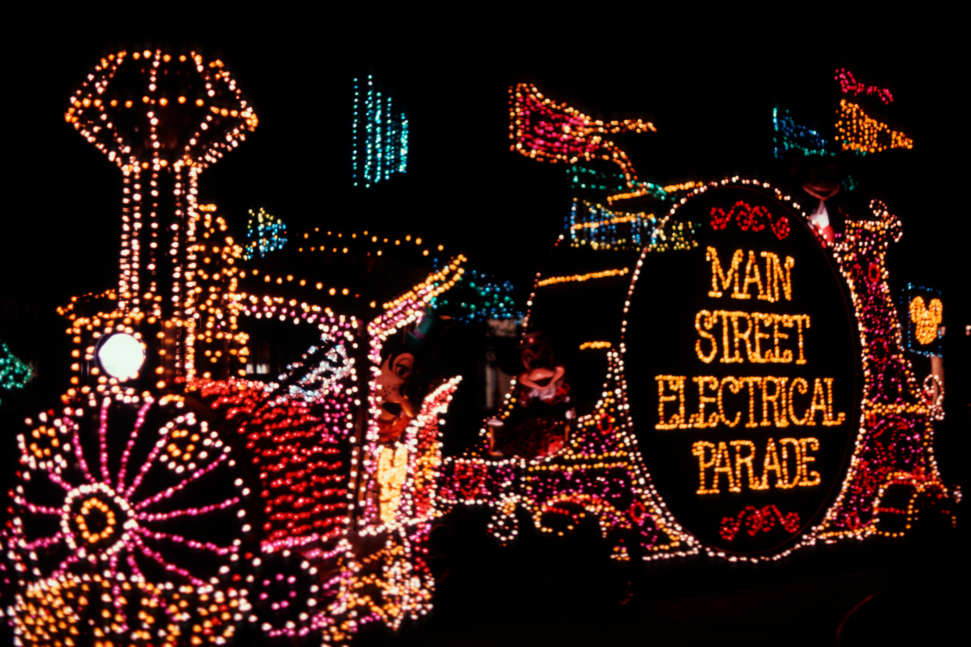 The Electrical Water Pageant was the direct forerunner of the 
Main Street Electrical Parade.
