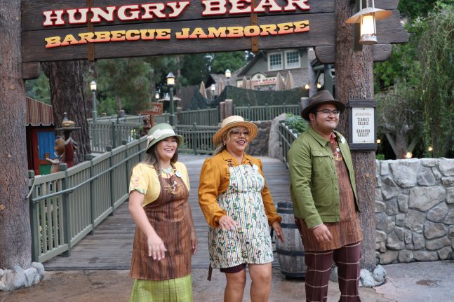  
Food and Beverage Cast Costumes