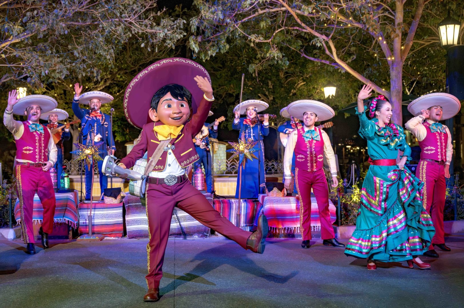 “A Musical Christmas with Mariachi Alegría de Disneyland & Miguel!” on Buena Vista Street at Disney California Adventure